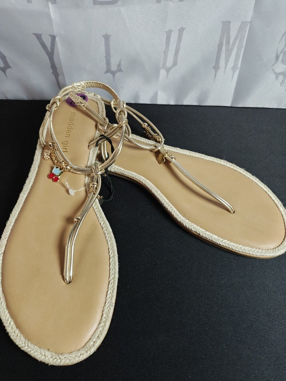 Madden Girl 8.5 Women's Shelly T-Strap Sandal with Charms New Blems
